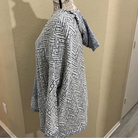 Easel hoodie size small to medium - Picture 4 of 5